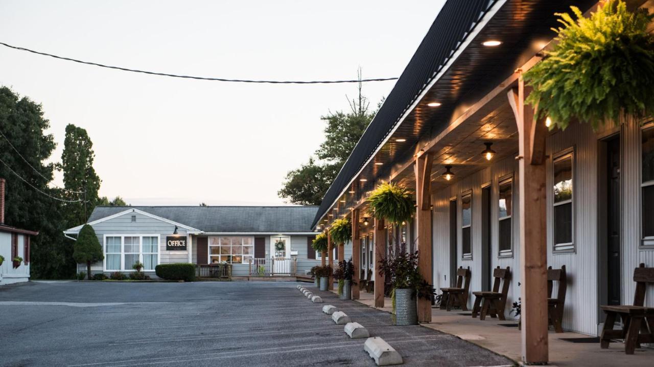 The Carriage House At Strasburg Hotel Exterior foto